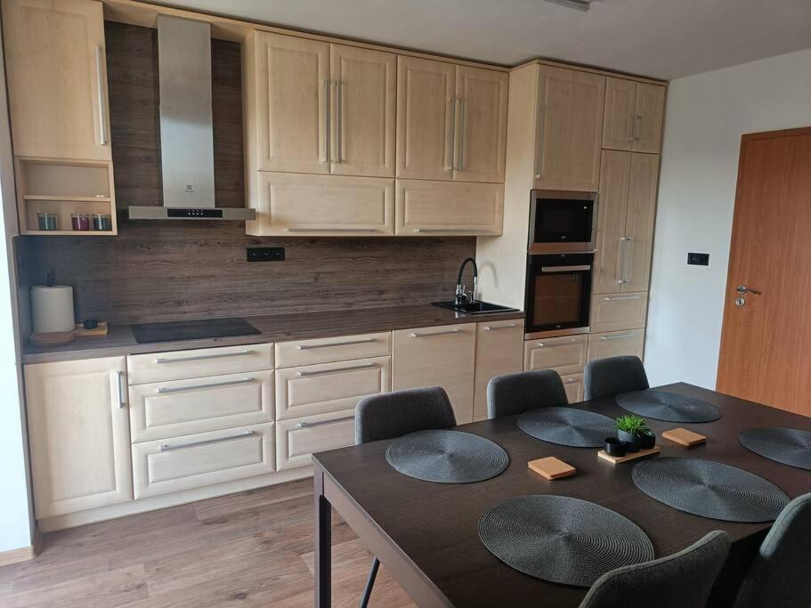 Ferienwohnung Cervena Cesta Kunovice Exterior foto