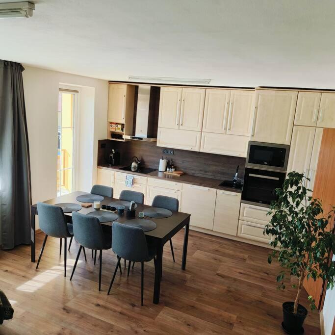 Ferienwohnung Cervena Cesta Kunovice Exterior foto