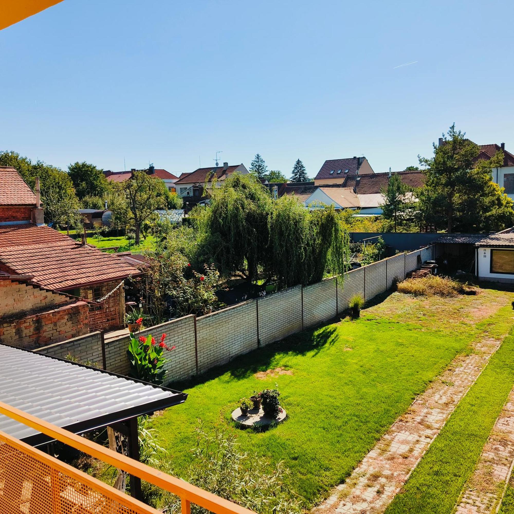 Ferienwohnung Cervena Cesta Kunovice Exterior foto